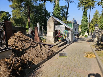 Андрій Парубій могила