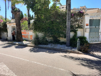 "Послание" видно издалека