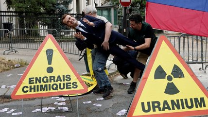 Еммануеля Макрона статуя