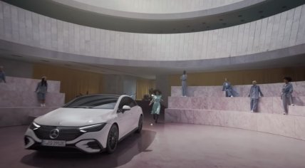 В Киеве снимали рекламу нового электромобиля Mercedes