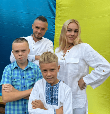 Тарас I Елена Тополя с двумя сыновьями