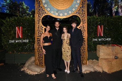 Генри Кавилл, Фрейя Аллан, Аня Чалотра и Джои Бэти