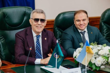 Президент Международного университета Сергей Кивалов и ректор Константин Громовенко на заседании Ученого совета