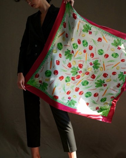 Модель с платком "Борщ"