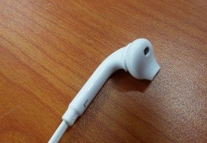 Samsung скопировала у Apple дизайн наушников