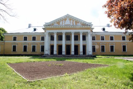 Дворец Ганских где жил Бальзак в Украине фото