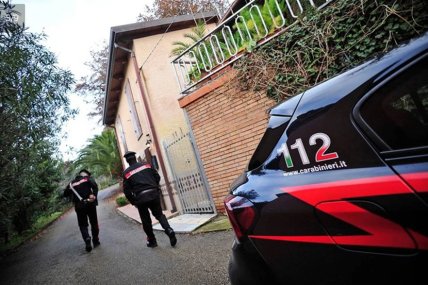 Поліцейська машина та італійські поліцейські