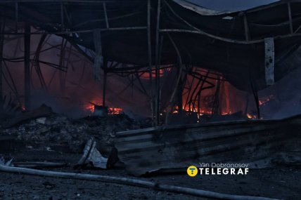 Пожежа на ринку Почайна після атаки РФ