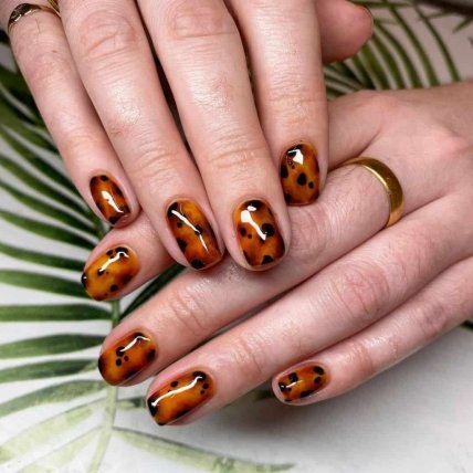 Маникюр с черепаховым принтом
