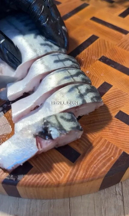 Маринованная скумбрия с томатом - рецепт