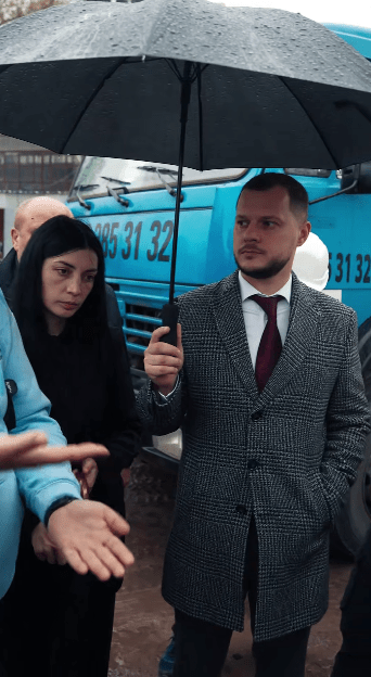 Николай Калашник в брендовом пальто