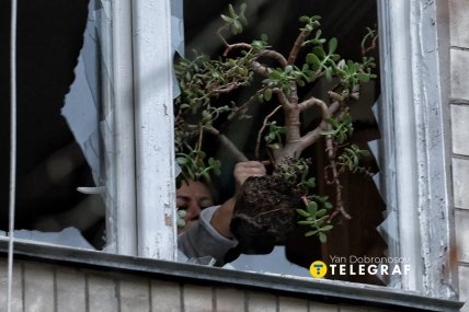 Київський будинок, пошкоджений російським дроном 23.12.2025