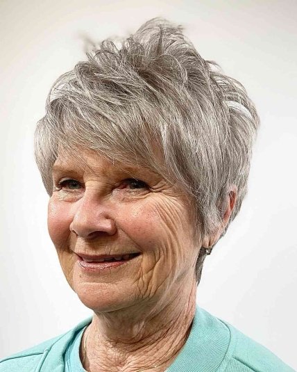 Стрижки для женщин за 60 - пикси