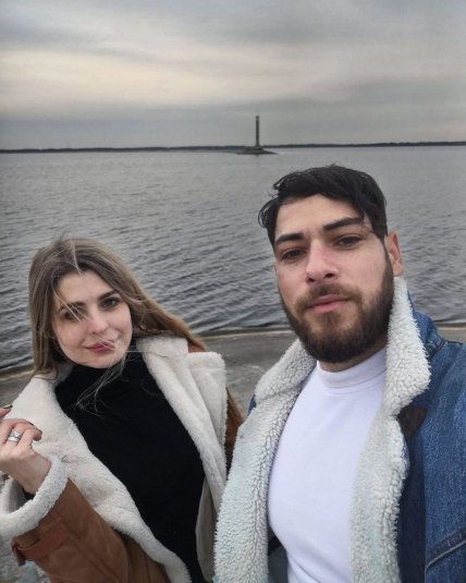 У хлопця є дівчина