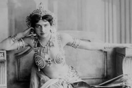 Нідерландська танцівниця, куртизанка та шпигунка Першої світової війни- Мата Харі