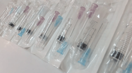 Две иглы в шприцах - для чего они нужны