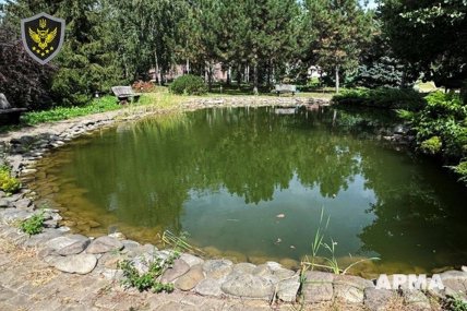 Пруд на территории имения Захарченко