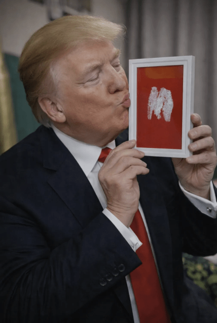 Трамп та картина, яку намалювали інтимним місцем