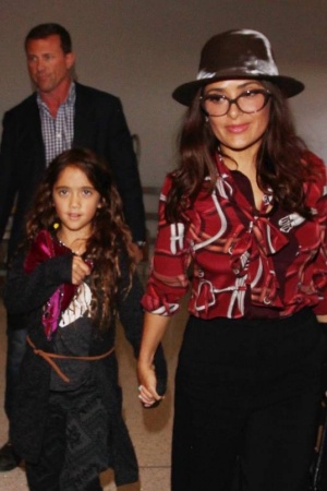 Семилетняя дочь Сальми Хайек очень похожа на маму - изображение №2