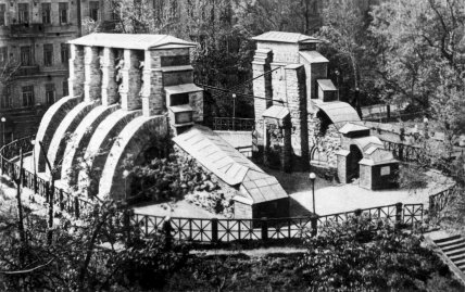 Залишки Золотих воріт у 1960-х