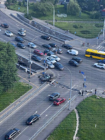 В Києві машина влетіла в підземку