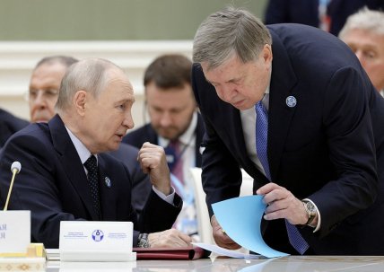Владимир Путин и Юрий Ушаков