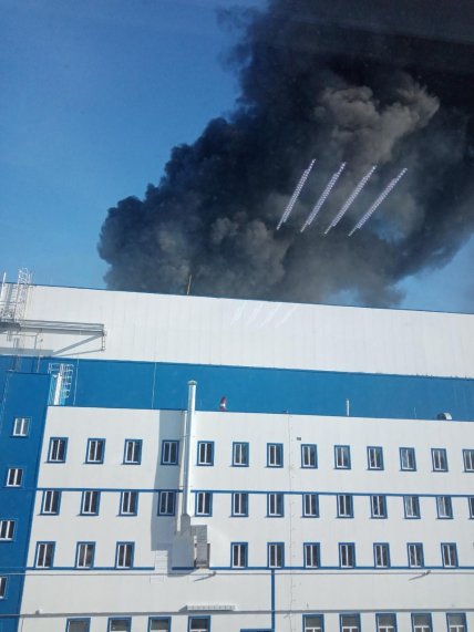 В Росії горить суднобудівний завод. Що на ньому виготовляють і як це вплине на Україну (фото, відео)