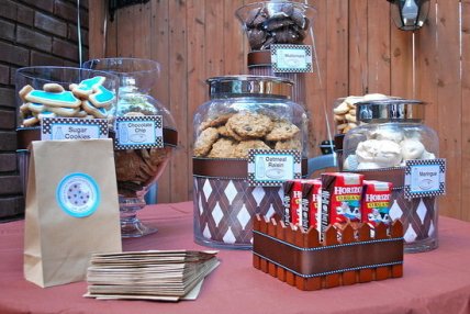 Идеи, как отметить день рождения девочки. A Milk and Cookies Party