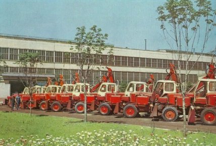 красный экскаватор