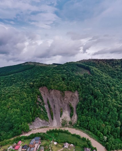 Скала Слон в Яремче