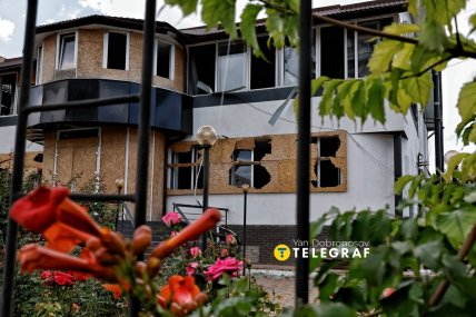 Пошкоджена будівля. Фото Ян Доброносов "Телеграф"