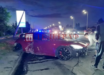 авария с Теслой Столичное шоссе 