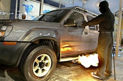 Установить на автомобиль огнемет