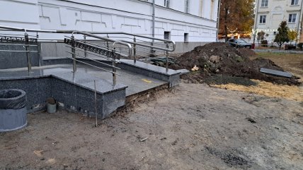 пандус перед ветеранским центром