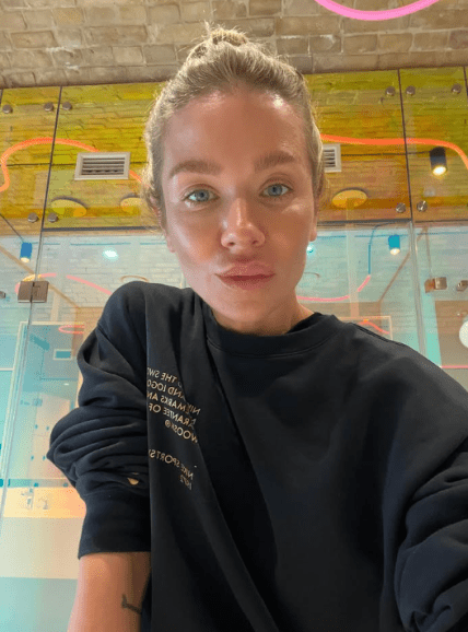 Як зараз виглядає Дівчина Блонда