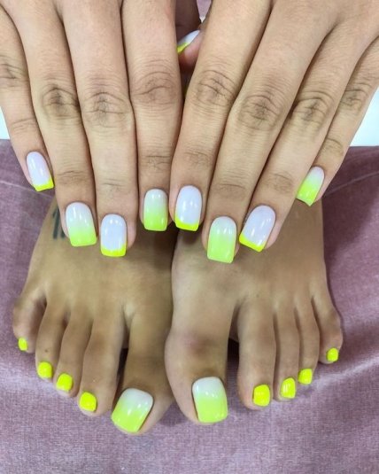 Нюдовый маникюр и педикюр