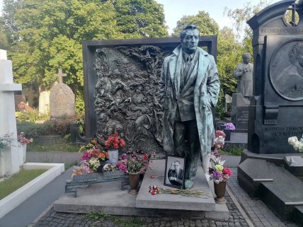 Вячеслав Тихонов