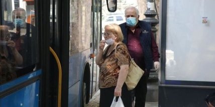 Люди в Украине в масках