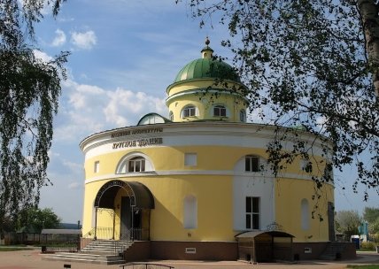 Круглое здание в Головчино