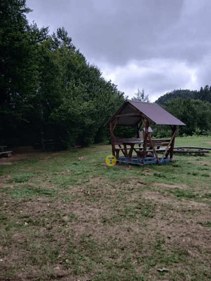 Беседка рядом с водопадом Гуркало