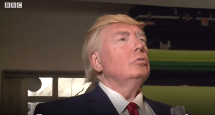 Денніс Алан в образі Дональда Трампа