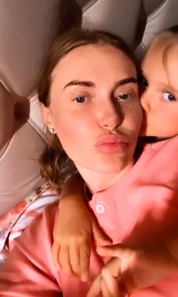 Слава Каминская с дочерью, скриншот из сторис