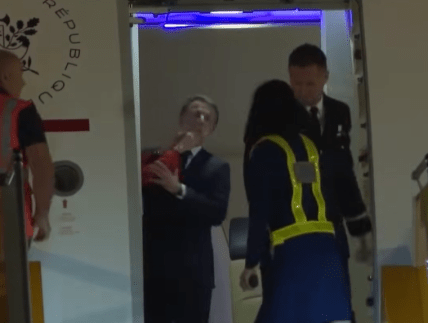 Макрон отримав ляпас Бріжит Макрон