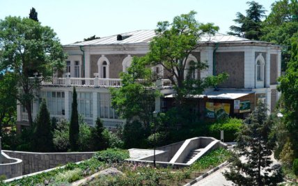 Дача Тесселі, Форос