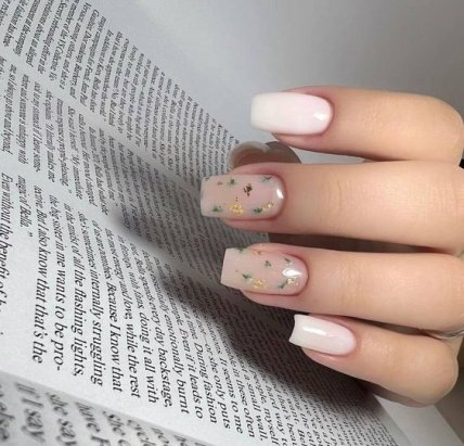 Трендовый маникюр с поталью