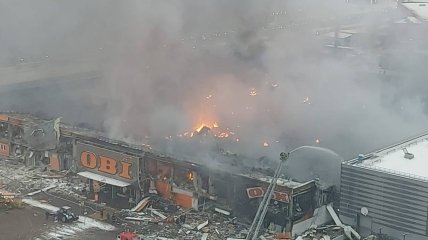 Мега Хімки пожежа у Москві фото