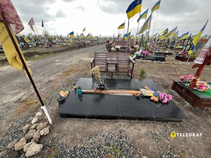 Могила військового на Краснопільському кладовищі