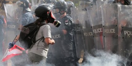 В столице Ливана Бейруте проходят массовые протесты