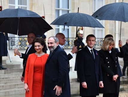 Анна Акопян