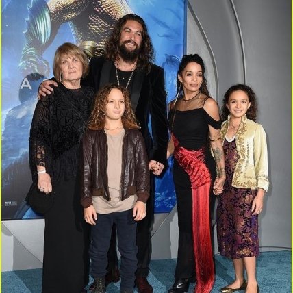 Джейсон Момоа с семьей